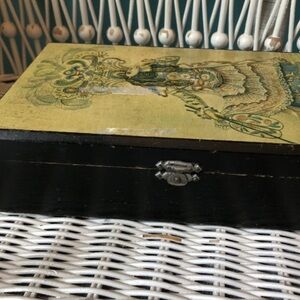 New beer tasting paddle and 4 glasses open box,jewelry box ,